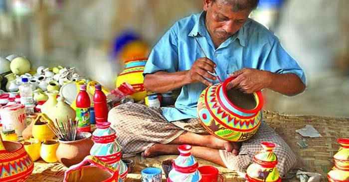 আমাদের লোকশিল্প প্রবন্ধের বৈশিষ্ট্য খুঁজি, প্রবন্ধটি নিজের ভাষায় বলি ও লিখি